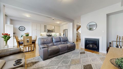 Photo 4 at 6 Andreeta Drive, Kleinburg, Vaughan Photo 4 at 6 Andreeta Drive, Kleinburg, Vaughan