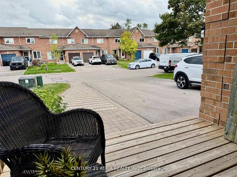 Photo 2 at 12 Lyfytt Crescent, West Bayfield, Barrie
