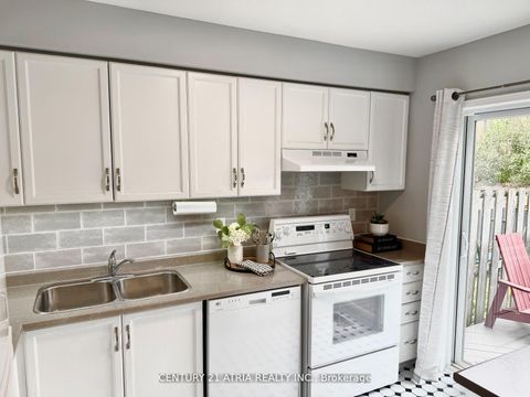 Photo 10 at 12 Lyfytt Crescent, West Bayfield, Barrie