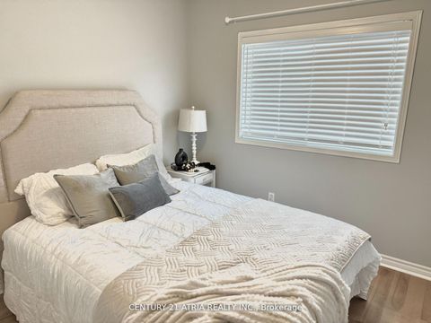 Photo 16 at 12 Lyfytt Crescent, West Bayfield, Barrie