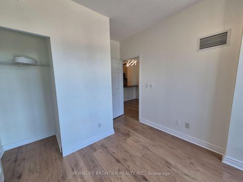 Photo 11 at 1009 - 18 Holmes Avenue, Willowdale East, Toronto