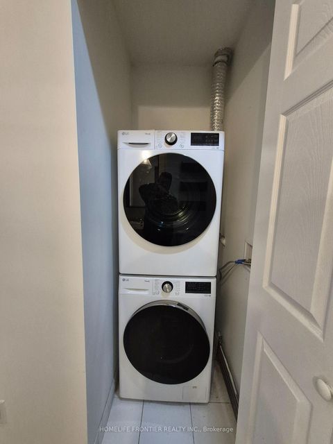 Photo 13 at 1009 - 18 Holmes Avenue, Willowdale East, Toronto