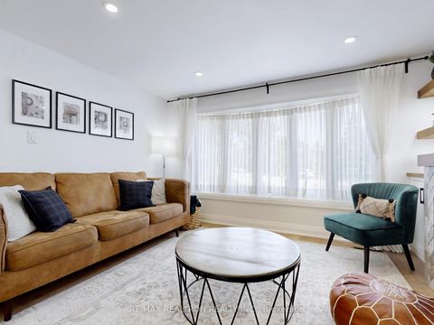 Photo 2 at 30 Carondale Crescent, L'Amoreaux, Toronto Photo 2 at 30 Carondale Crescent, L'Amoreaux, Toronto