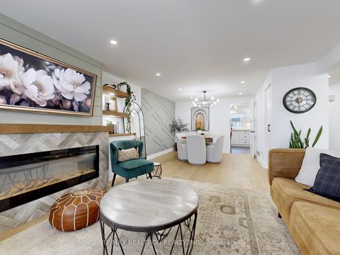 Photo 4 at 30 Carondale Crescent, L'Amoreaux, Toronto