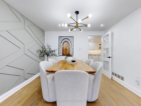 Photo 5 at 30 Carondale Crescent, L'Amoreaux, Toronto