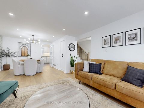 Photo 7 at 30 Carondale Crescent, L'Amoreaux, Toronto Photo 7 at 30 Carondale Crescent, L'Amoreaux, Toronto