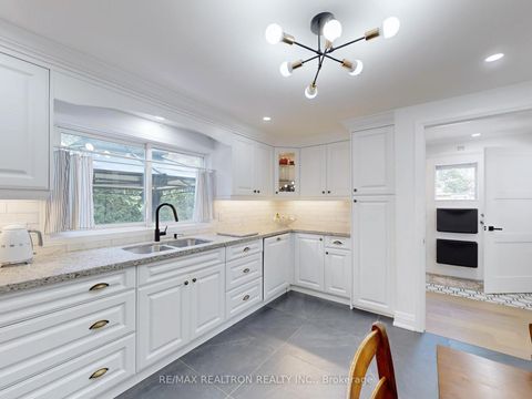 Photo 9 at 30 Carondale Crescent, L'Amoreaux, Toronto