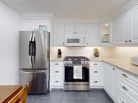 Photo 11 at 30 Carondale Crescent, L'Amoreaux, Toronto