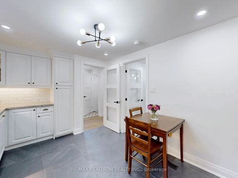 Photo 13 at 30 Carondale Crescent, L'Amoreaux, Toronto