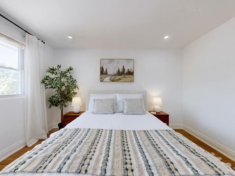 Photo 19 at 30 Carondale Crescent, L'Amoreaux, Toronto Photo 19 at 30 Carondale Crescent, L'Amoreaux, Toronto