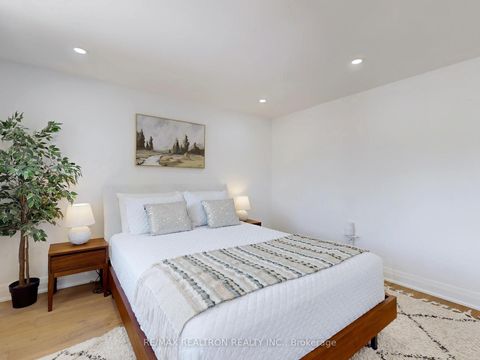 Photo 20 at 30 Carondale Crescent, L'Amoreaux, Toronto Photo 20 at 30 Carondale Crescent, L'Amoreaux, Toronto