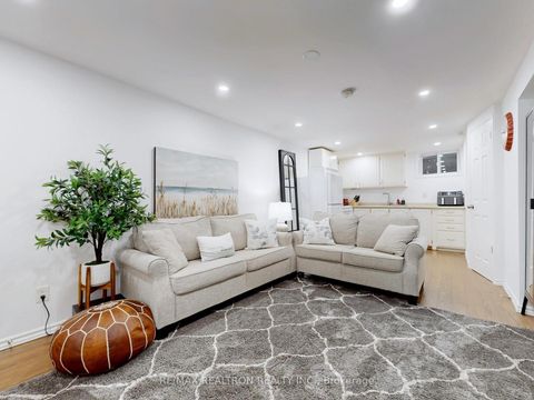 Photo 28 at 30 Carondale Crescent, L'Amoreaux, Toronto