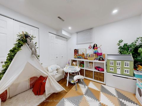 Photo 32 at 30 Carondale Crescent, L'Amoreaux, Toronto