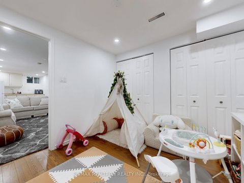 Photo 33 at 30 Carondale Crescent, L'Amoreaux, Toronto