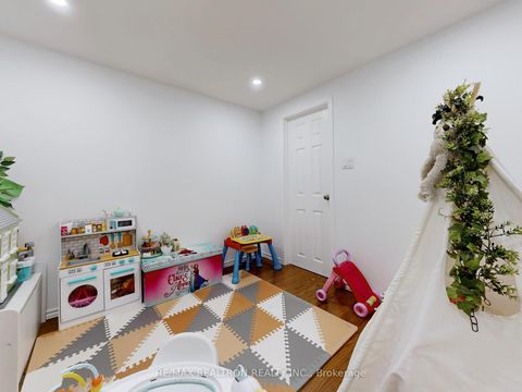 Photo 34 at 30 Carondale Crescent, L'Amoreaux, Toronto