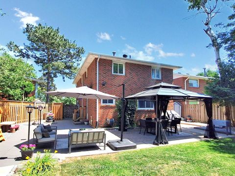 Photo 37 at 30 Carondale Crescent, L'Amoreaux, Toronto