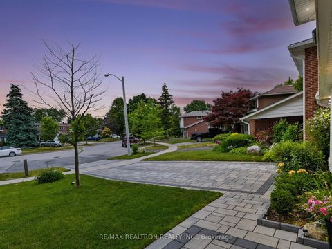 Photo 48 at 30 Carondale Crescent, L'Amoreaux, Toronto