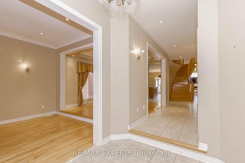 Photo 4 at 150 Saint Nicholas Crescent, Vellore Village, Vaughan