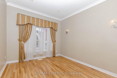 Photo 5 at 150 Saint Nicholas Crescent, Vellore Village, Vaughan