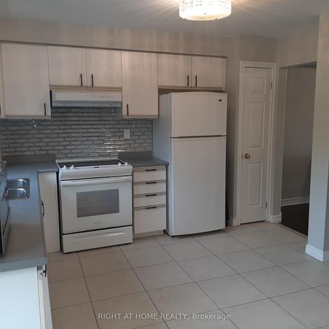 Photo 11 at 17 - 37 Old Firehall Lane, West Woodbridge, Vaughan