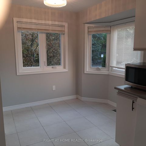 Photo 13 at 17 - 37 Old Firehall Lane, West Woodbridge, Vaughan