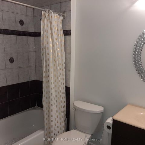 Photo 15 at 17 - 37 Old Firehall Lane, West Woodbridge, Vaughan