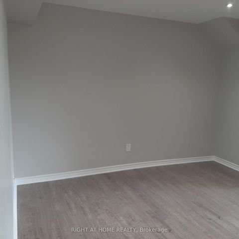 Photo 26 at 17 - 37 Old Firehall Lane, West Woodbridge, Vaughan