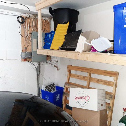 Photo 32 at 17 - 37 Old Firehall Lane, West Woodbridge, Vaughan