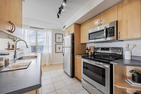 Photo 3 at 511 - 4 Elsinore Path, New Toronto, Toronto