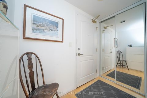 Photo 3 at 202 - 18 Stafford Street, Niagara, Toronto