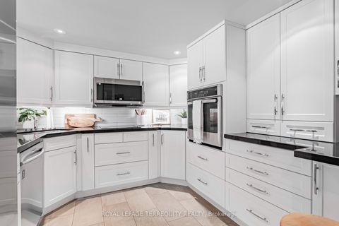 Photo 1 at 605 - 225 Davenport Road, Annex, Toronto