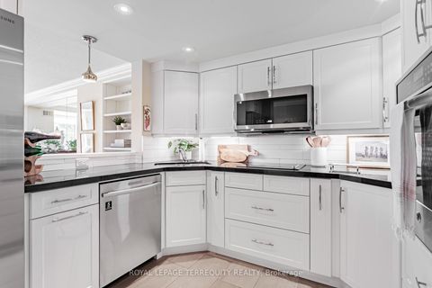 Photo 2 at 605 - 225 Davenport Road, Annex, Toronto