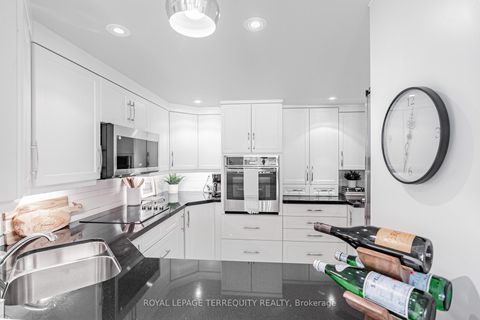 Photo 4 at 605 - 225 Davenport Road, Annex, Toronto