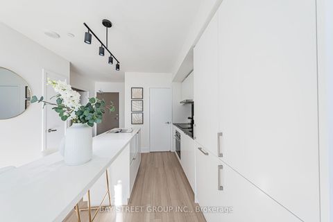 Photo 10 at 3809 - 100 Harbour Street, Waterfront Communities C1, Toronto