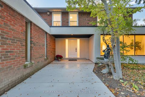 Photo 2 at 40 Rondeau Drive, Hillcrest Village, Toronto