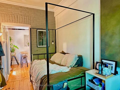 Photo 4 at 221 Albany Avenue, Annex, Toronto