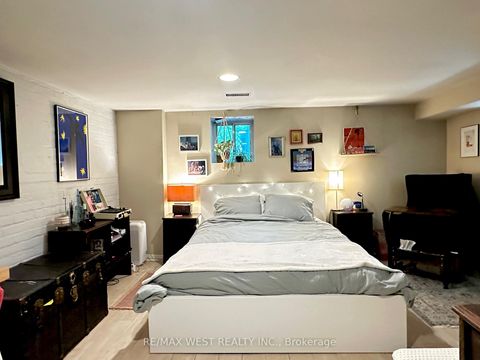 Photo 6 at 221 Albany Avenue, Annex, Toronto