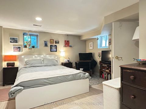 Photo 7 at 221 Albany Avenue, Annex, Toronto