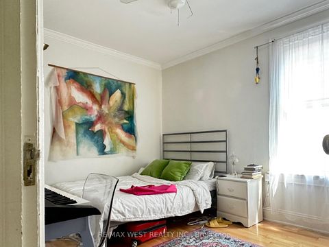 Photo 11 at 221 Albany Avenue, Annex, Toronto