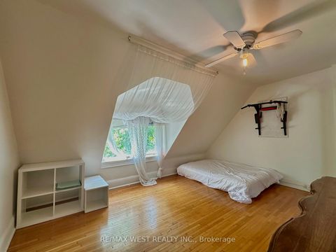 Photo 22 at 221 Albany Avenue, Annex, Toronto