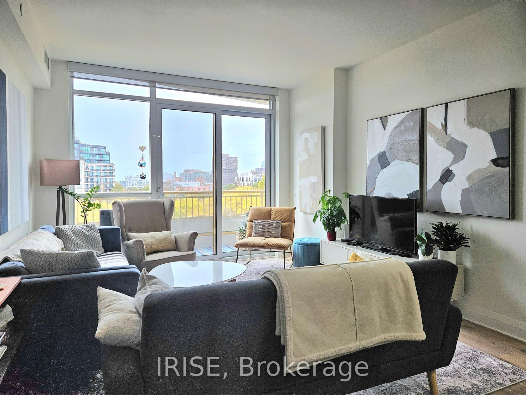 Photo 7 at 705 - 151 Avenue Road, Annex, Toronto Photo 7 at 705 - 151 Avenue Road, Annex, Toronto