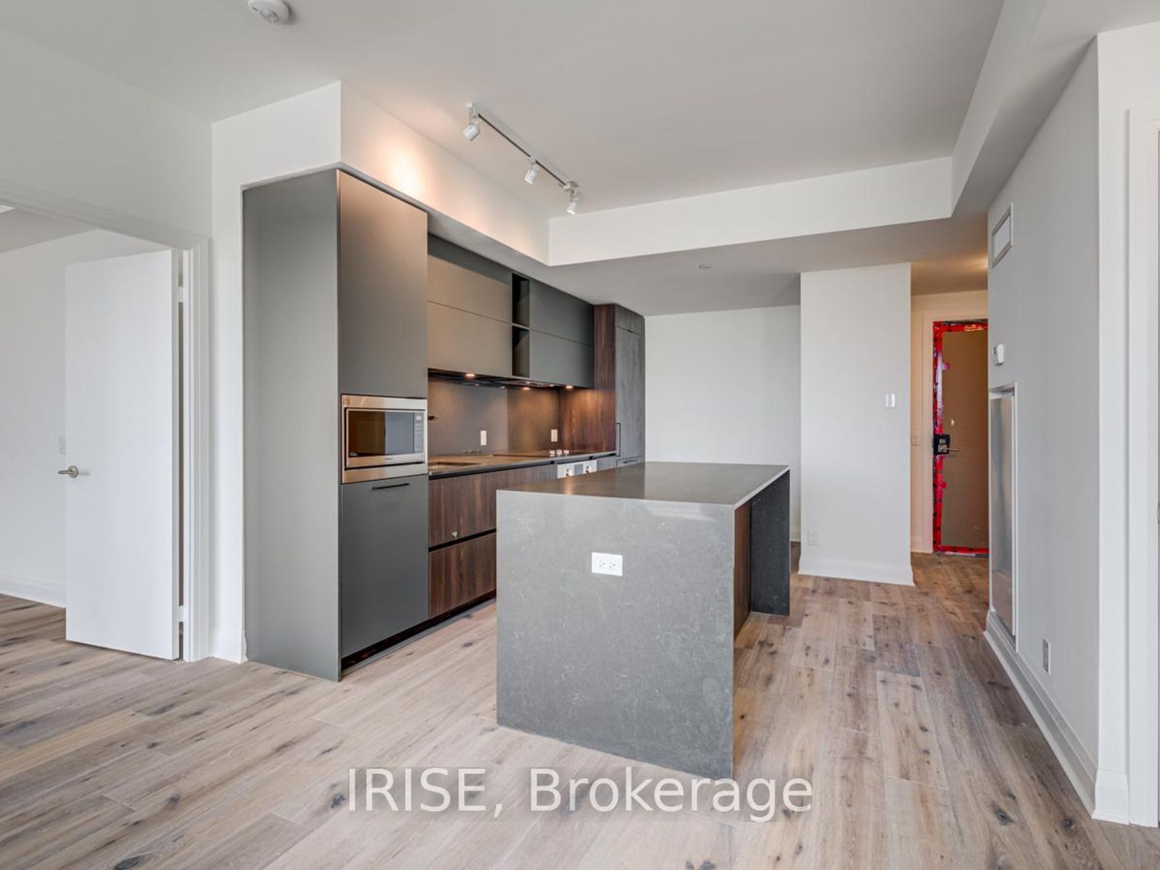 Photo 10 at 705 - 151 Avenue Road, Annex, Toronto Photo 10 at 705 - 151 Avenue Road, Annex, Toronto