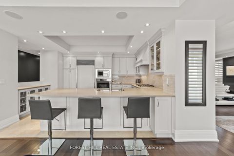 Photo 8 at 1001 - 68 Yorkville Avenue, Annex, Toronto