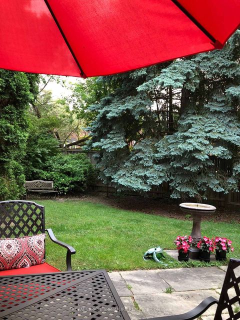 Photo 2 at 30 Chiswell Crescent, Willowdale East, Toronto