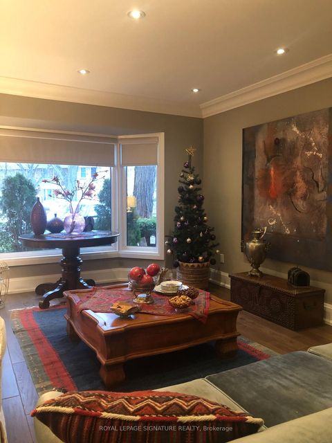 Photo 5 at 30 Chiswell Crescent, Willowdale East, Toronto