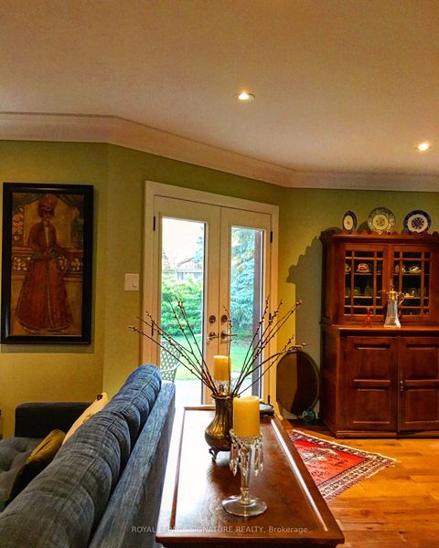 Photo 6 at 30 Chiswell Crescent, Willowdale East, Toronto