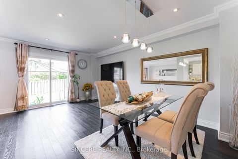 Photo 3 at 8 Greenbelt Crescent, North Richvale, Richmond Hill