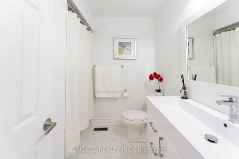 Photo 19 at 8 Greenbelt Crescent, North Richvale, Richmond Hill