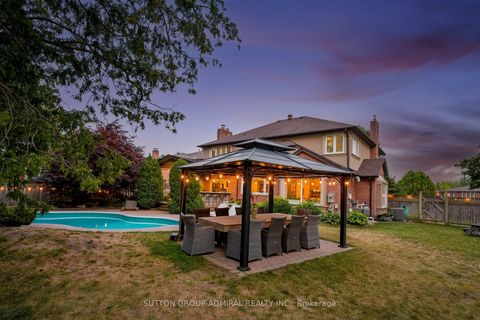 Photo 2 at 18 Tannery Court, Mill Pond, Richmond Hill