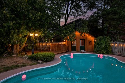 Photo 6 at 18 Tannery Court, Mill Pond, Richmond Hill